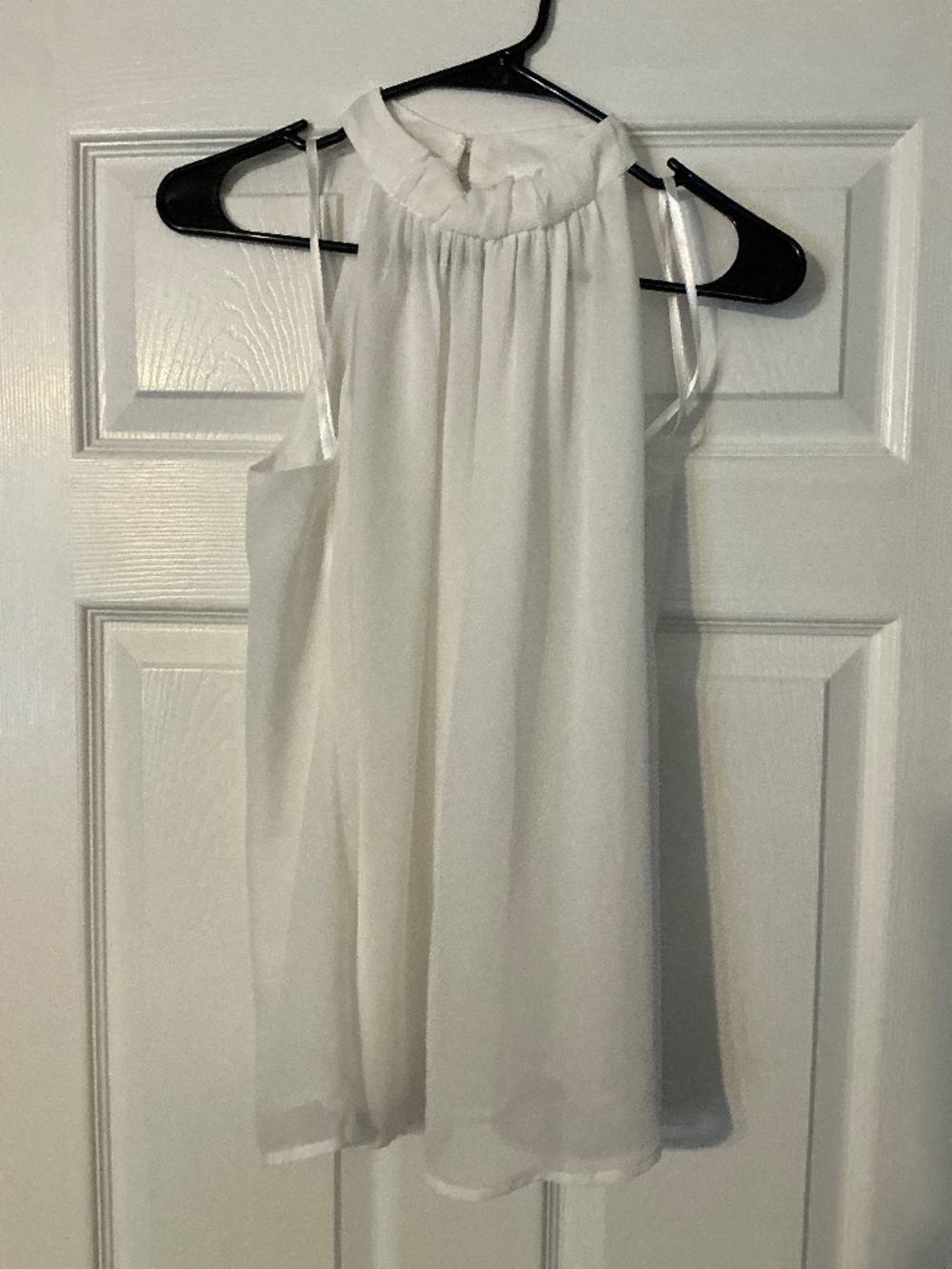 Eva Mendes, Size XS, cream sleeveless top
